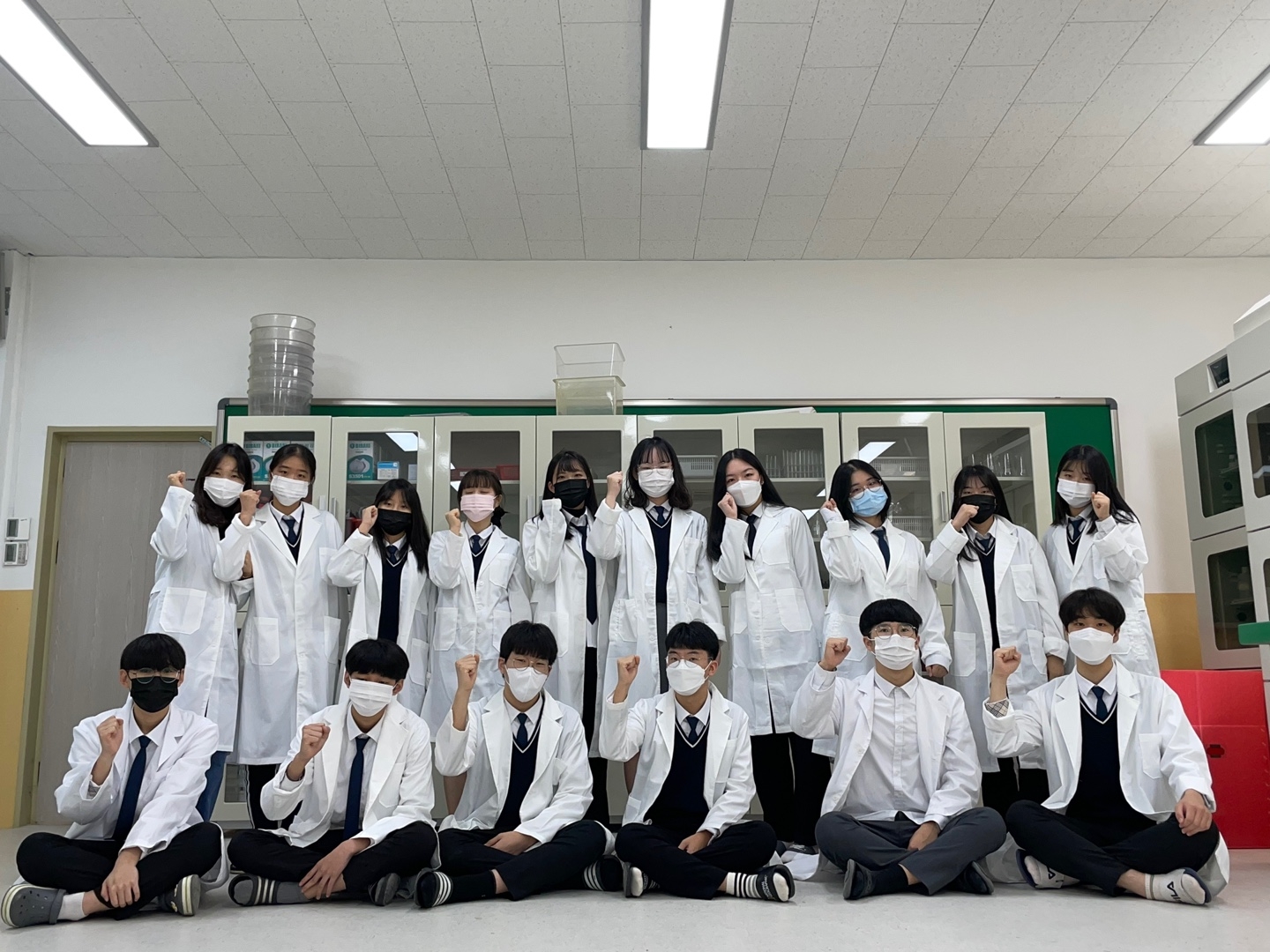 과동 단체사진.jpg